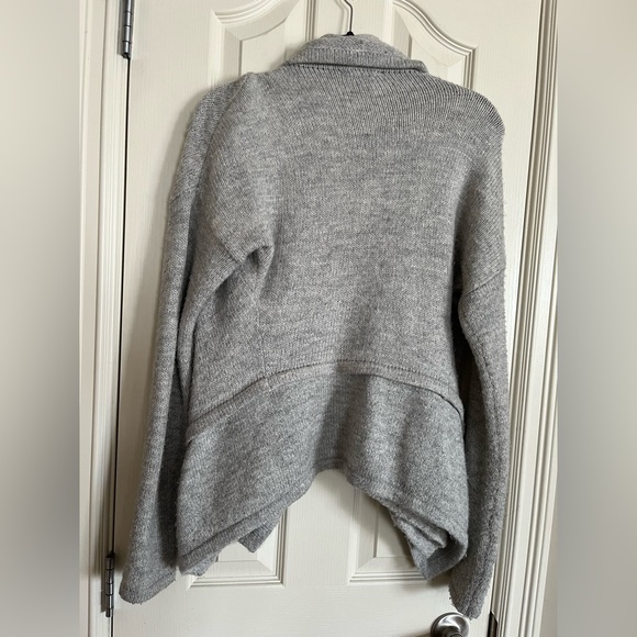 Rickis grey open wrap style sweater size medium - Picture 3 of 3